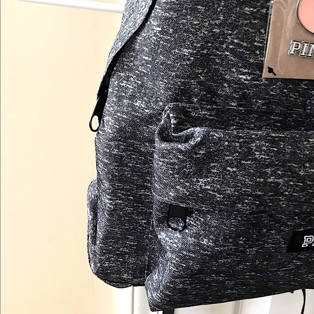 🆕🔥PINK BY VS SUPER SUPER CUTE GRAY BACKPACK&STRAPS ON THE BACK&COMES WITH PINS!! - Picture 6 of 11